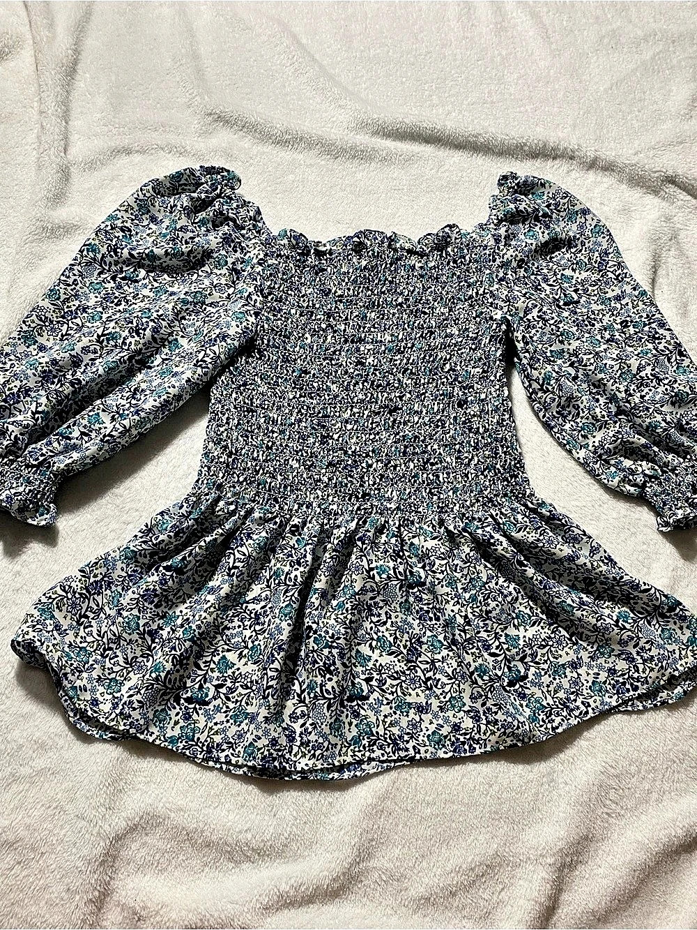 Max Studio Floral smocked peplum Puff Sleeve top Size Medium